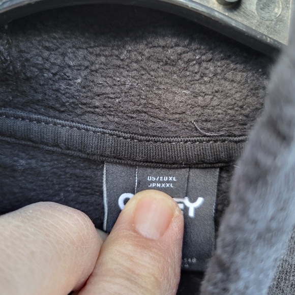 Men's Oakley Hoodie in great shape size XL - Picture 3 of 4